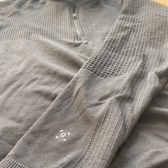 Lululemon Mens Warm-Up - Picture 2 of 4